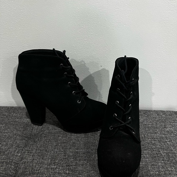 Agenda Shoes - Agenda Black Lace-Up Ankle Booties Size 8W